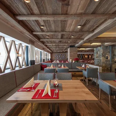 ホテル Superior Edelweiss 4*