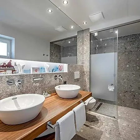 فندق Superior Edelweiss 4*